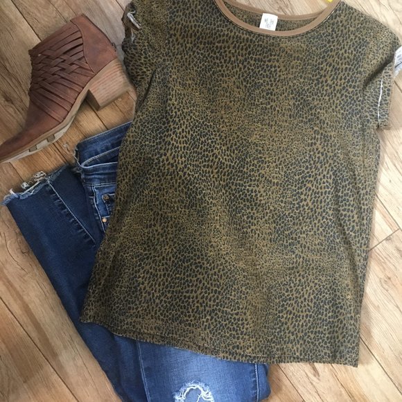 Free People We the Free Clare Tee in Leopord NWOT - Picture 1 of 7